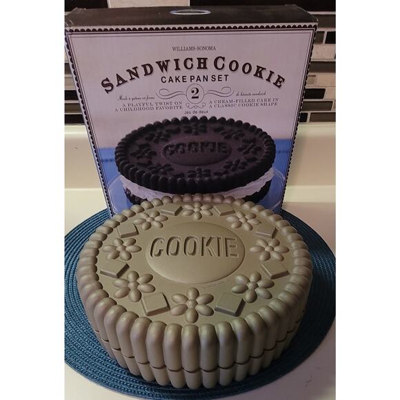 Williams Sonoma 9" Round Sandwich Cookie Cake Pan Set Of 2 Nonstick NEW In Box - Picture 3 of 9